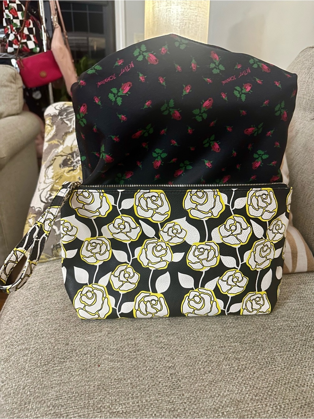 Betsey Johnson Black, White & Yellow Floral Wristlet Clutch w/ Rose Print Lining - Picture 14 of 16